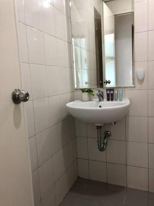 Lrt Access With Netflix, Wifi, Gym And Pool, Signature Park Grande Apartemen Jakarta