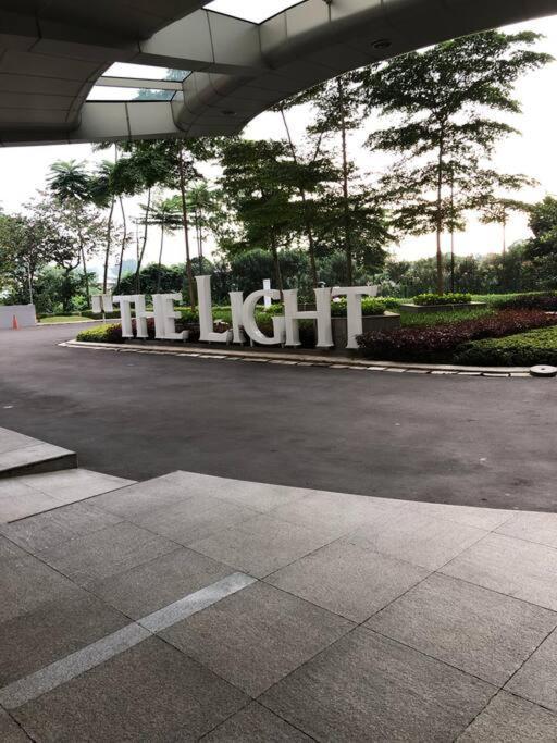 Apartemen Lrt Access With Netflix, Wifi, Gym And Pool, Signature Park Grande Jakarta