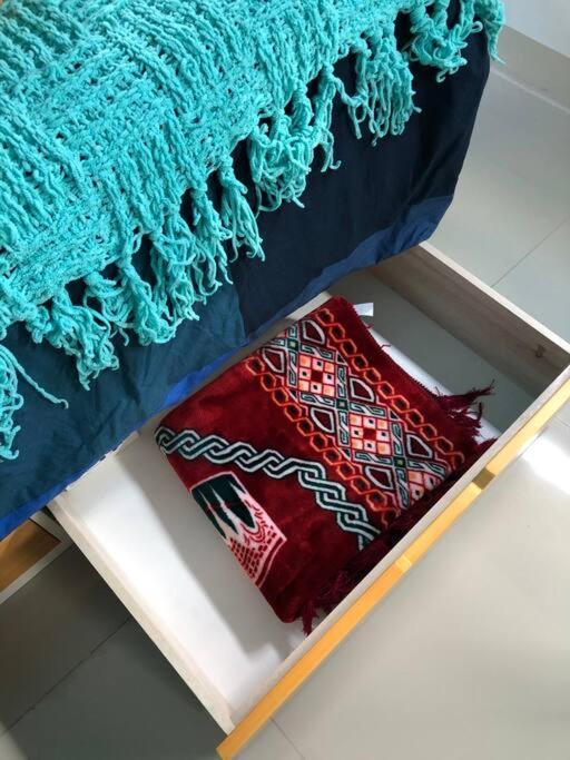 Apartemen Lrt Access With Netflix, Wifi, Gym And Pool, Signature Park Grande