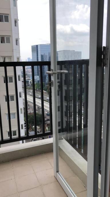 Apartemen Lrt Access With Netflix, Wifi, Gym And Pool, Signature Park Grande Jakarta