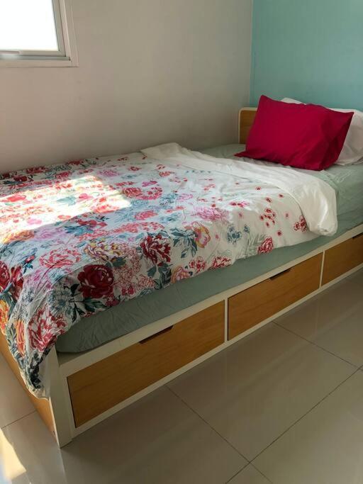 Lrt Access With Netflix, Wifi, Gym And Pool, Signature Park Grande Apartemen