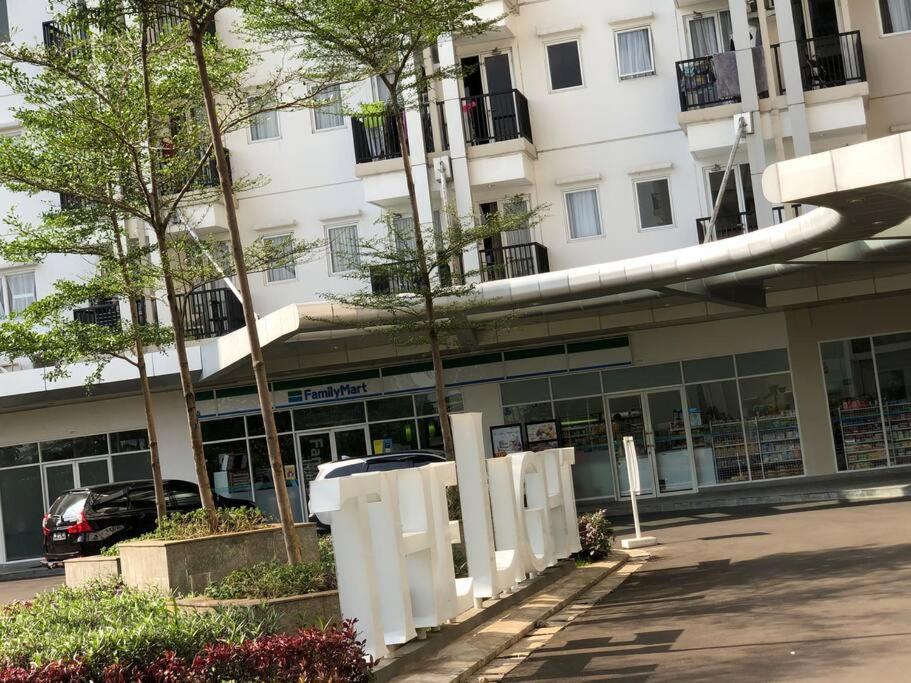 Lrt Access With Netflix, Wifi, Gym And Pool, Signature Park Grande Jakarta
